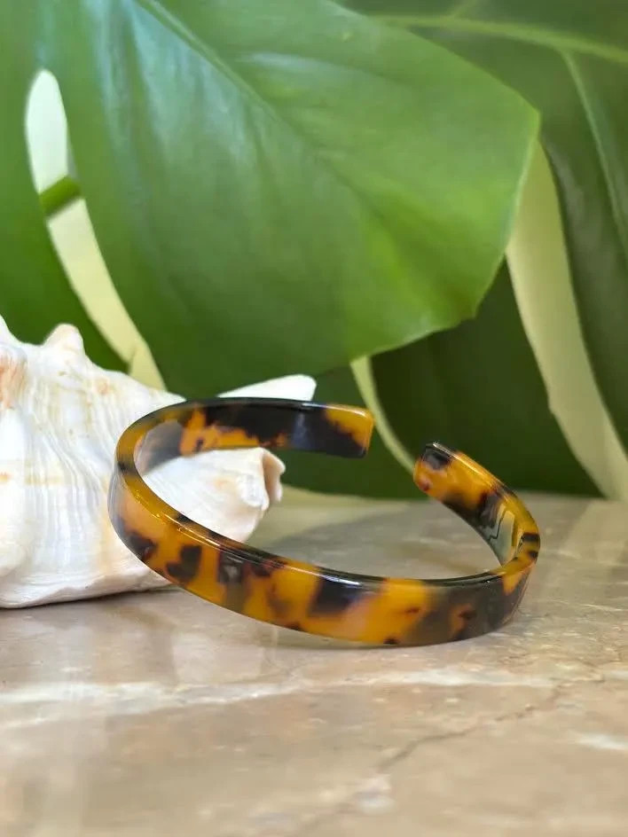 Hawaiian Design Jewelry Faux Carved Tortoise Shell Bangle Arm Cuff