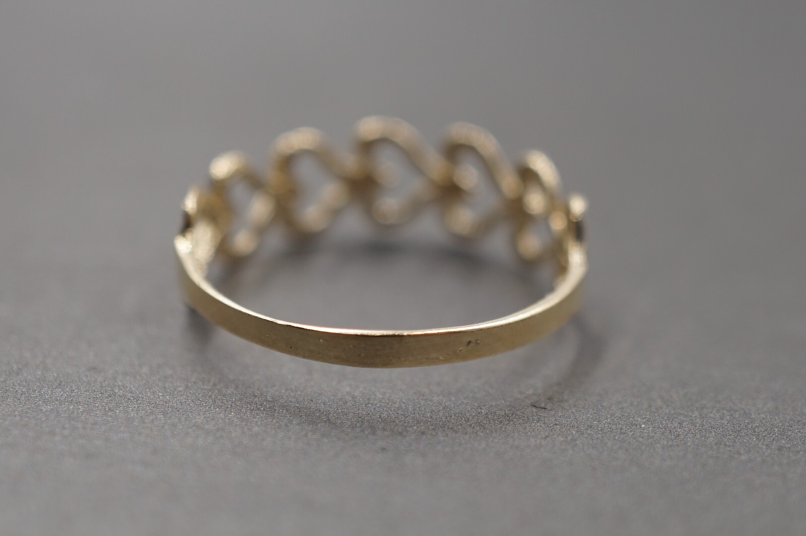 10K Solid Yellow Gold 5.8MM Diamond Cut Shine Seven Heart Band Ring. Size 7