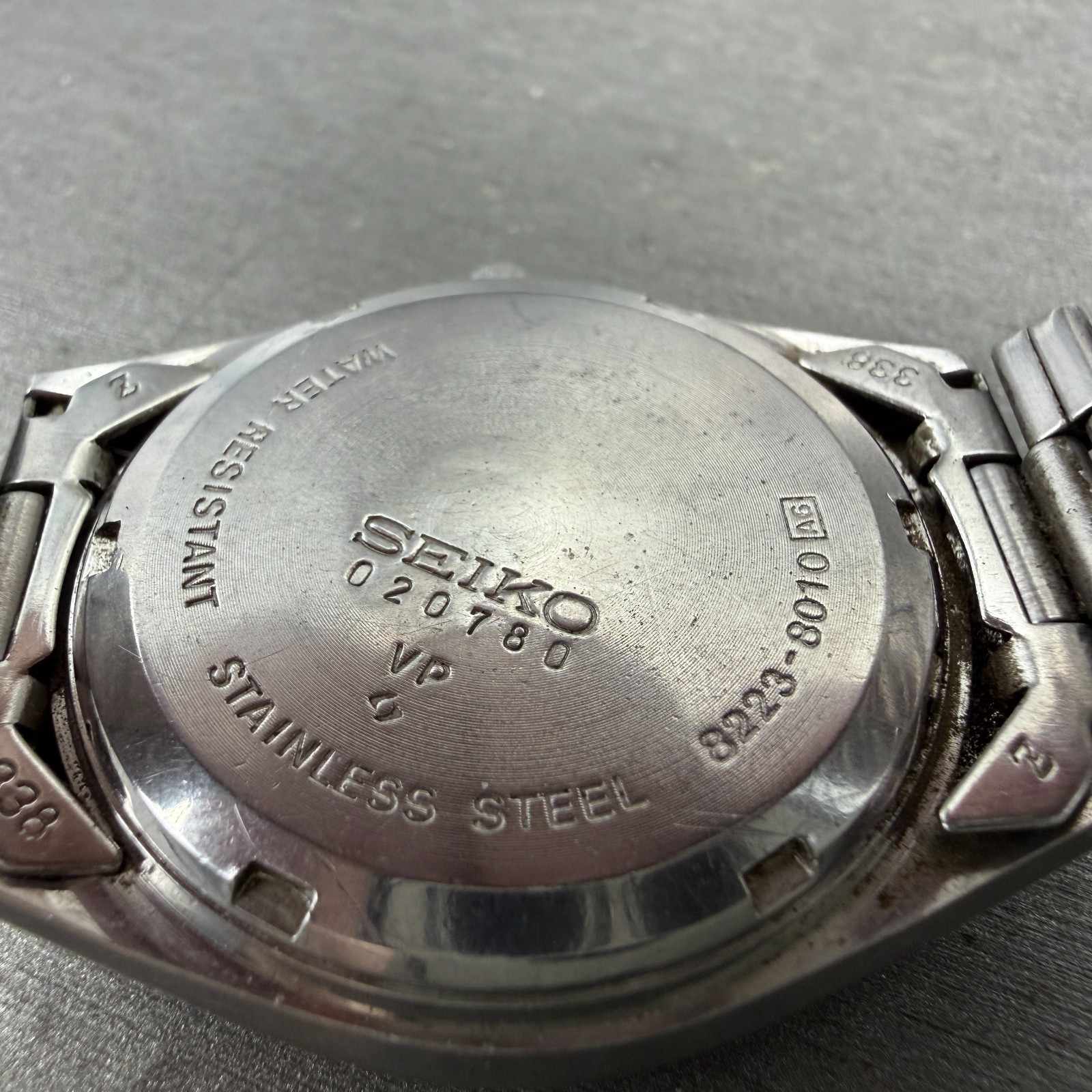Seiko SQ Watch Men 35mm Silver Dial Silver Tone Daydate Round 8223-8010 New Batt