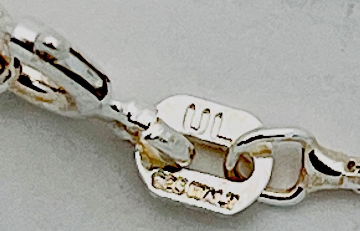 925 Sterling Silver 5.3 Gram  D/Cut Cross Necklace 22”