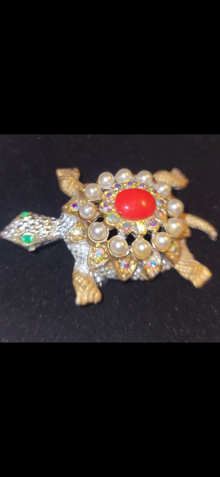 Vintage gem Turtle brooch. Cute and colorful.