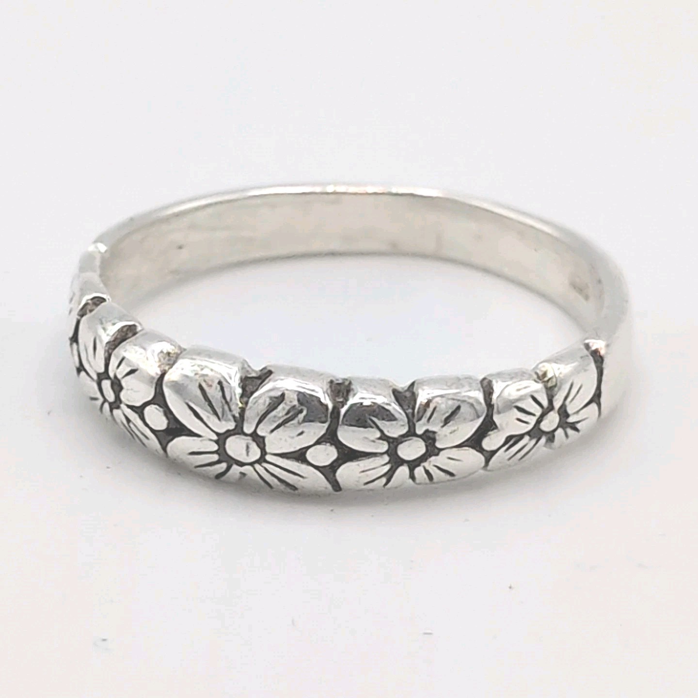 Solid 925 Sterling Silver (2.1g) Floral Band Flower Stacker Ring [Sizes 6-10]