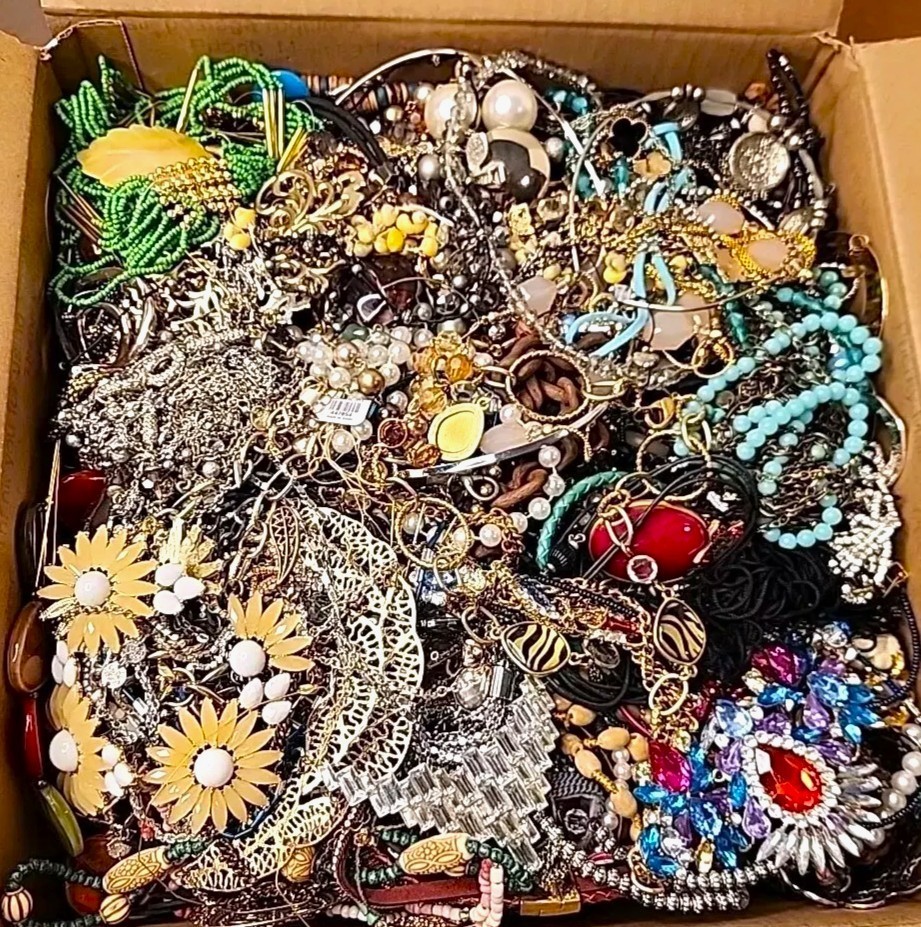 3 Lbs Unsearched Huge Lot VTG Jewelry Vintage Mod Junk + Wear Resell Tangled In