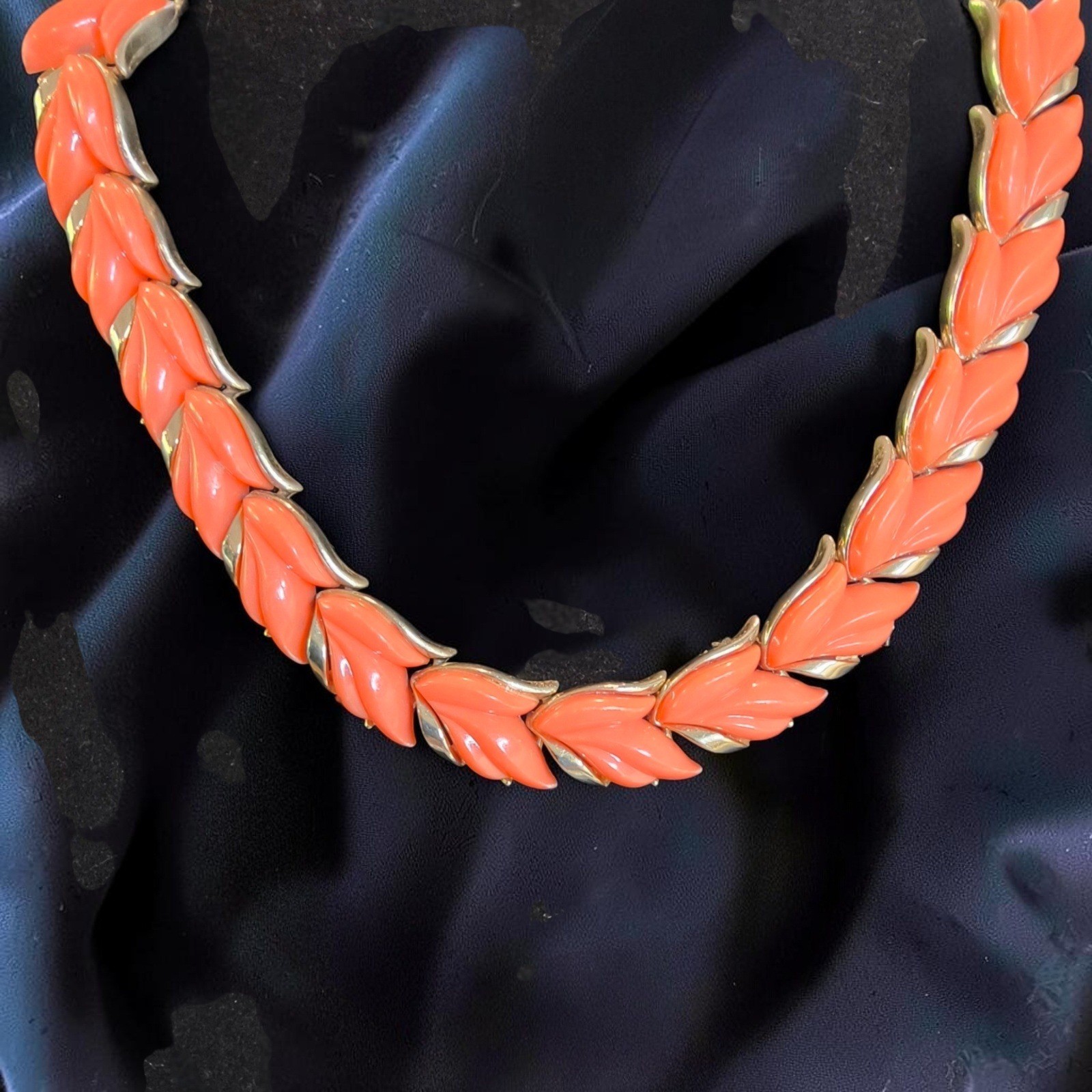 Vintage Dafri Orange Thermoset Lucite Leaf Choker Necklace Mid Century MCM 15″