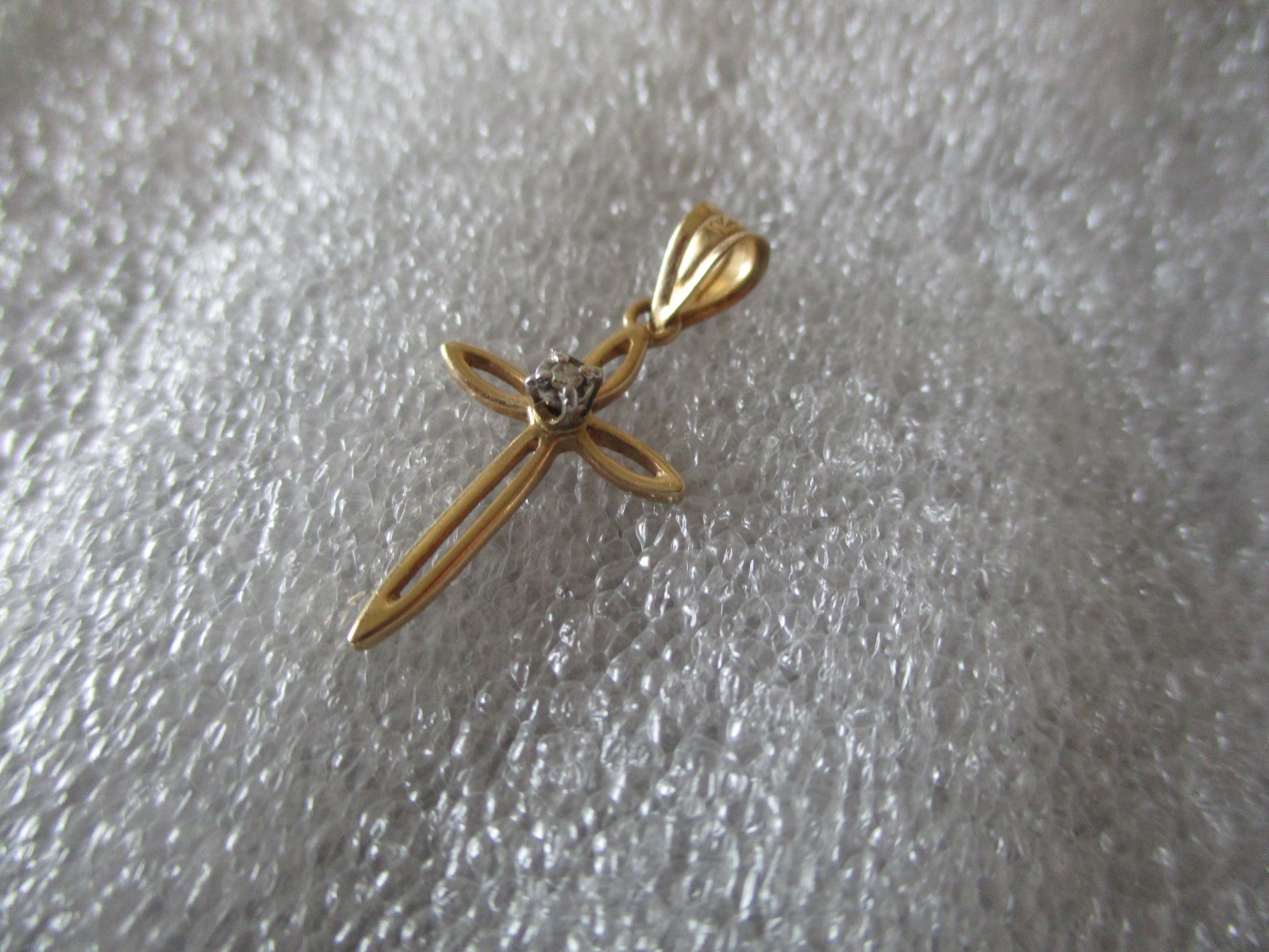 14K YELLOW GOLD MICHAEL ANTHONY DIAMOND CROSS PENDANT – 0.65g