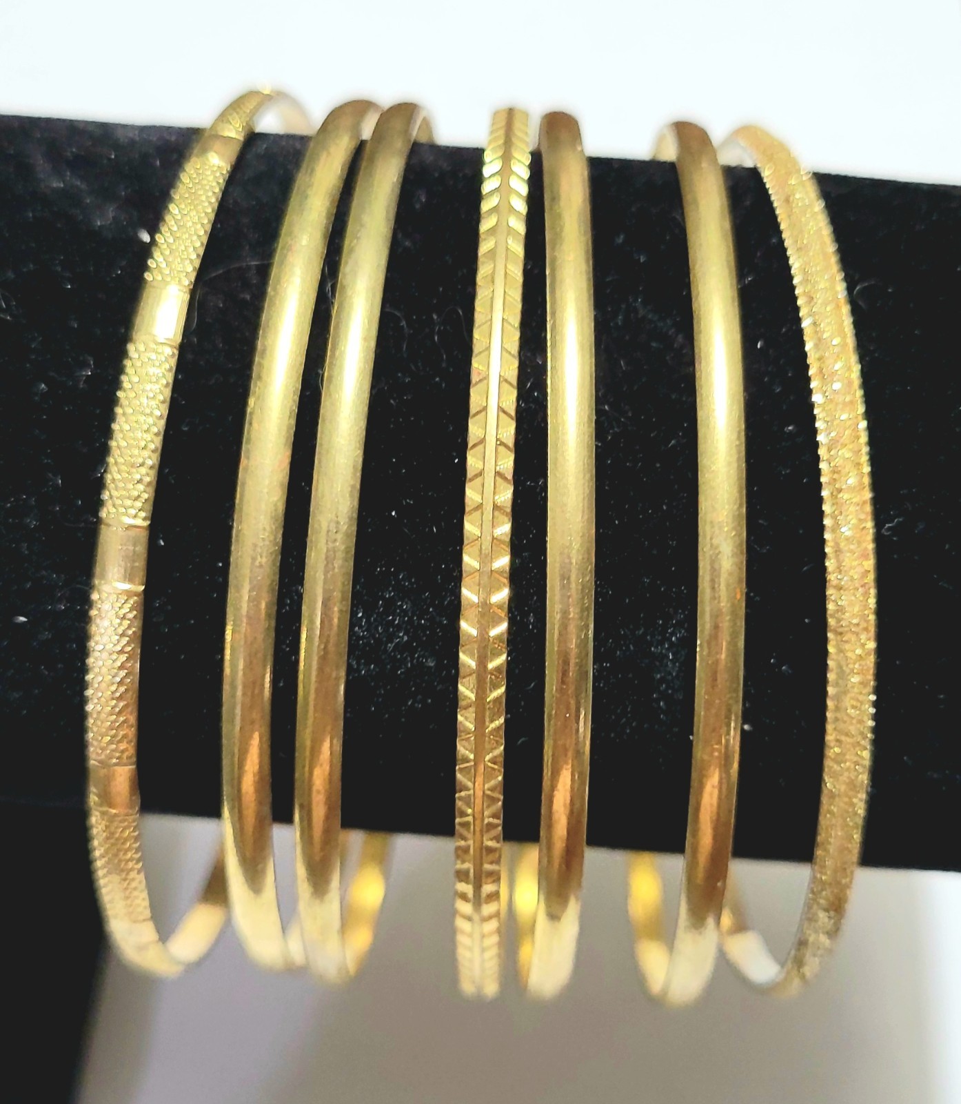 Vintage Beautiful Bangle Bracelet Set of 7 Gold Tone Texture 1/8″ x 2 5/8″