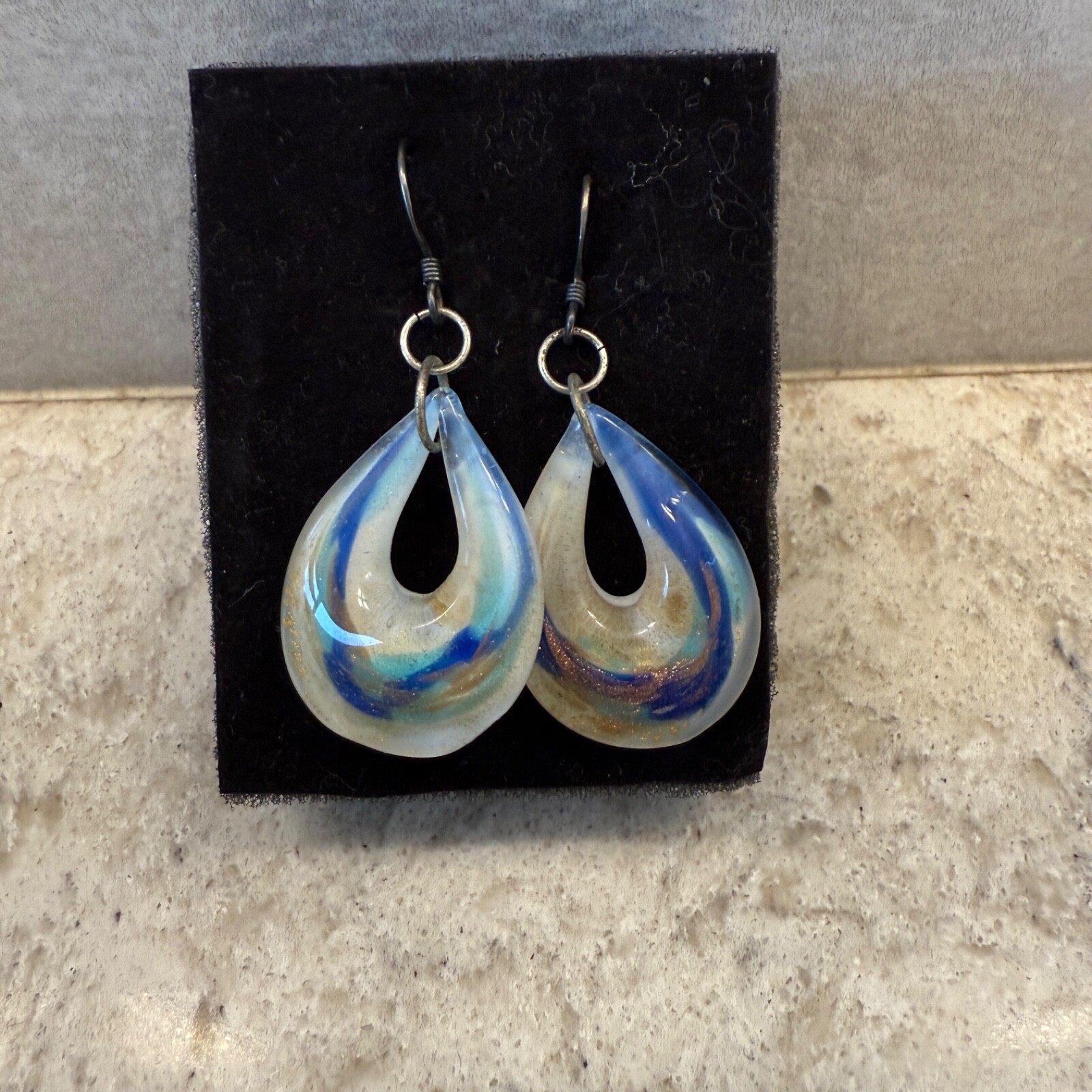 Pre-Owned teardrop glass earrings good conditions