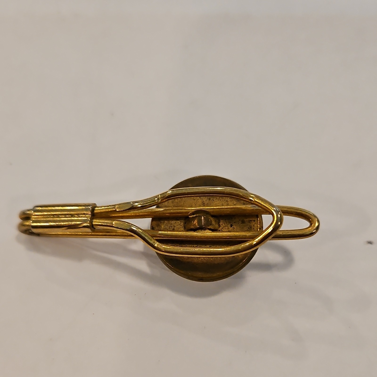 Swank Signed Gold Tie Bar Clip Round Golfer Swing Motif Men’s Sports Theme