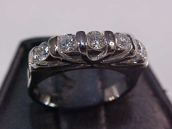 ESTATE NATURAL .50CTW FIVE DIAMOND BAND RING 18K WHITE GOLD SIZE 5.5