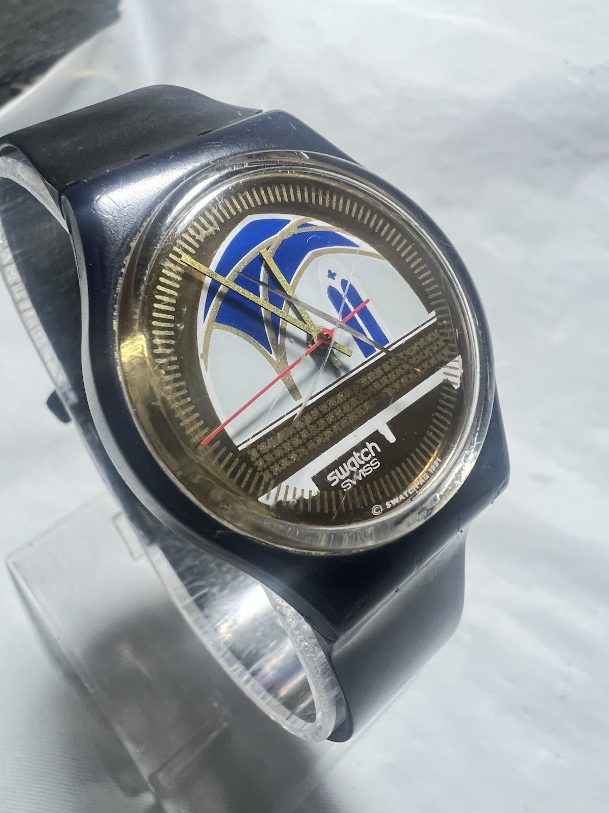 Swatch(Black Stage)GN120,Gold Tone And Blue & White Graphic Monuments,33mm Case