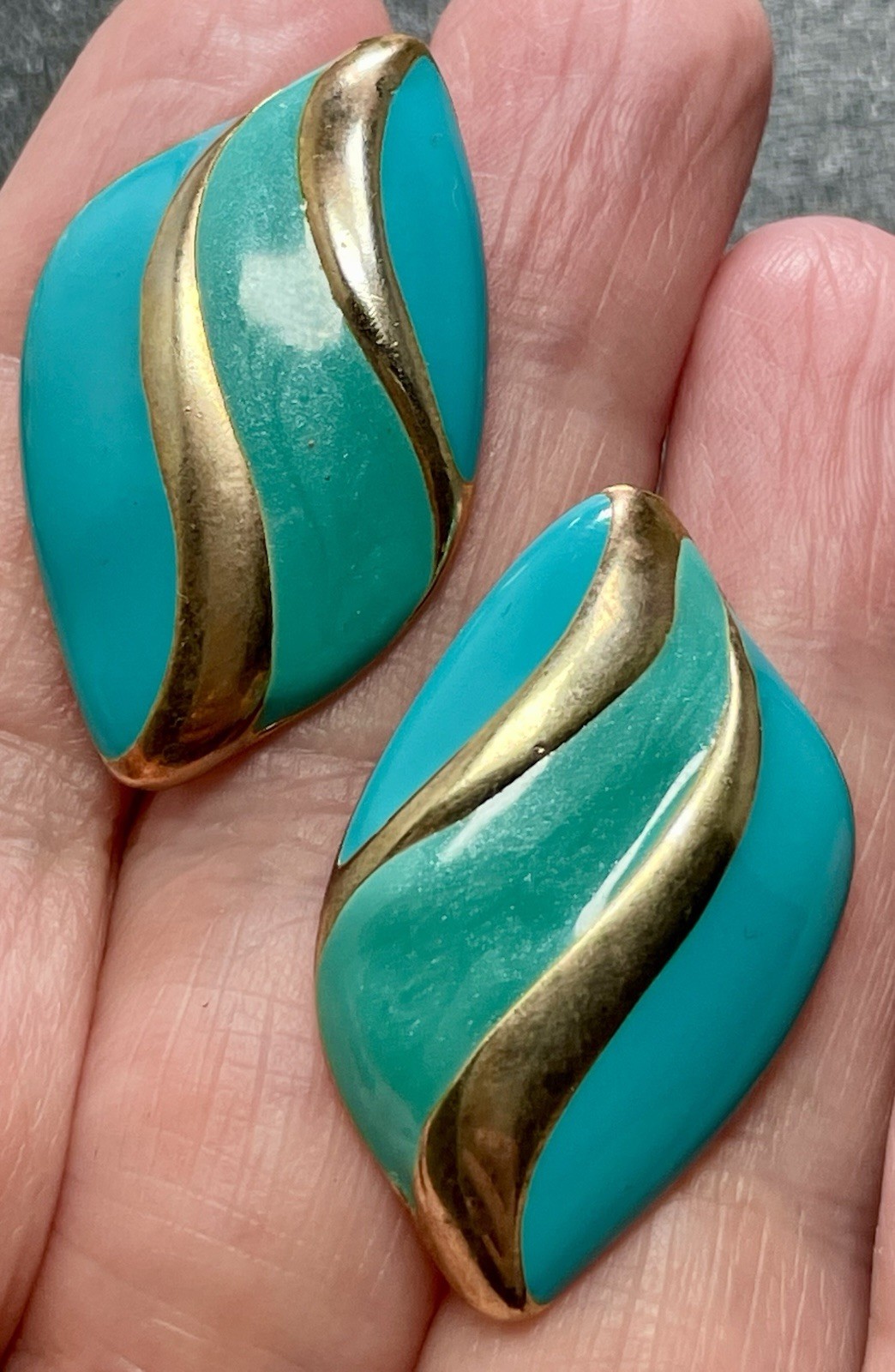 Vintage 1.4” Blue & Green Enameled Gold Tone Abstract Drop Earrings