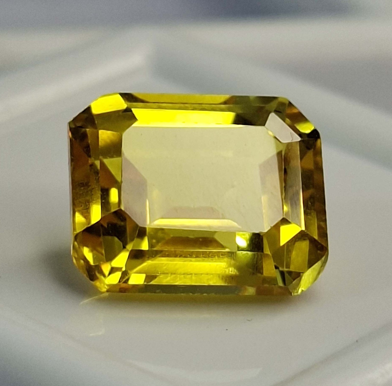 Certified Gemstone Loose Yellow Emerald Cut 5-7 Ct Natural Sapphire