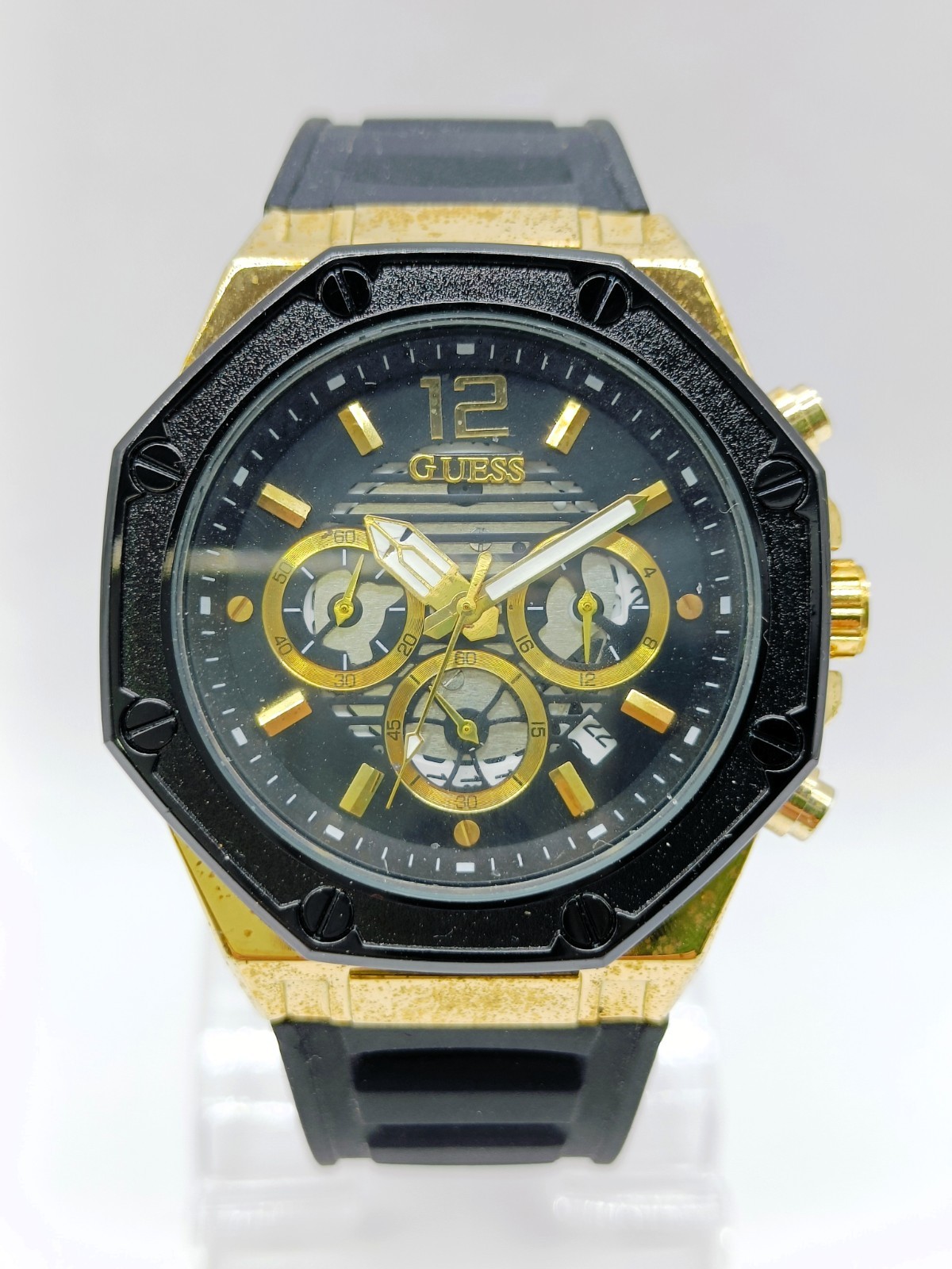 Amazing Guess Chronograph Date Indicator Quartz Analog Men’s Wrist Watch