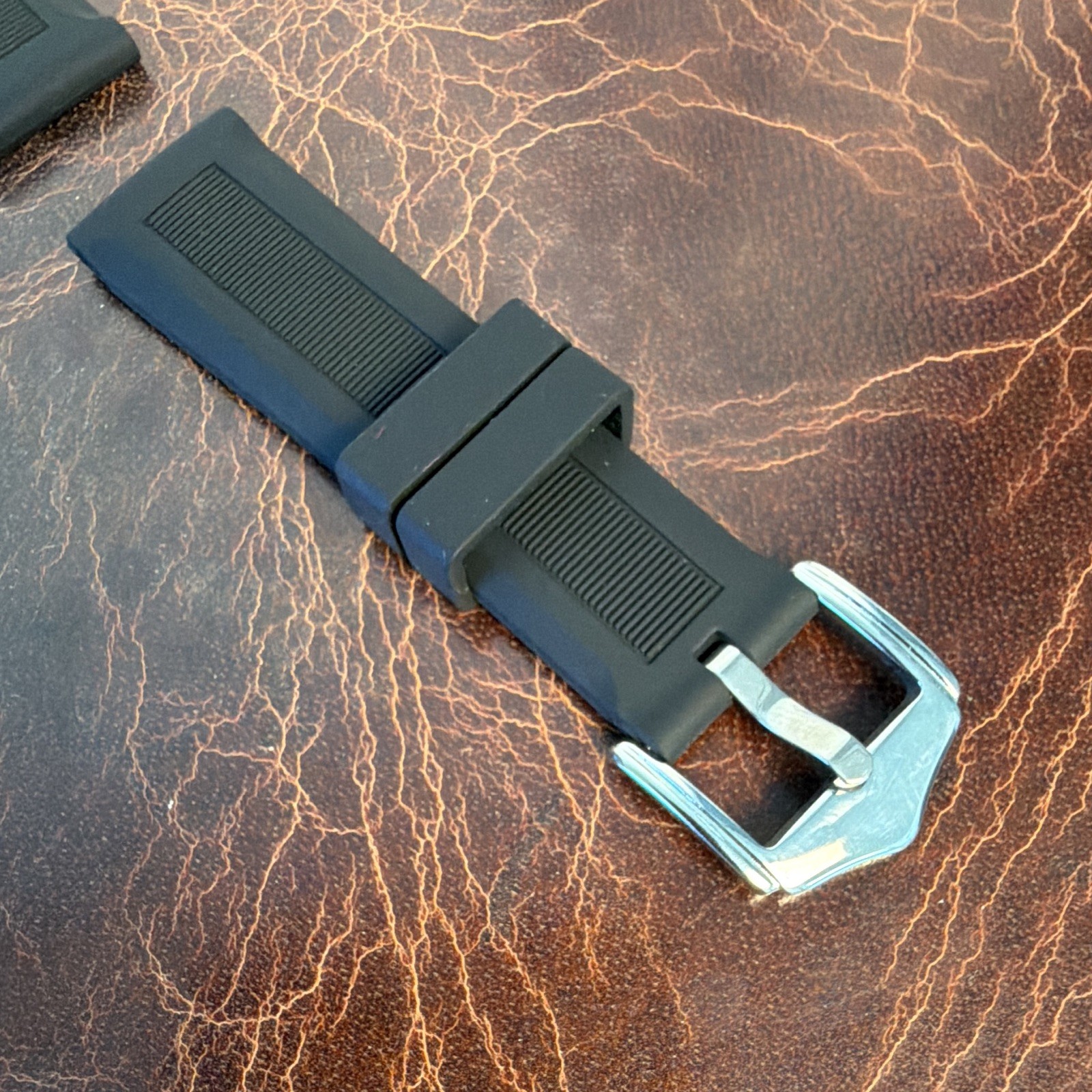 Black Silicone Rubber Two-Piece Universal Strap 20mm 22mm Width Unisex Adults