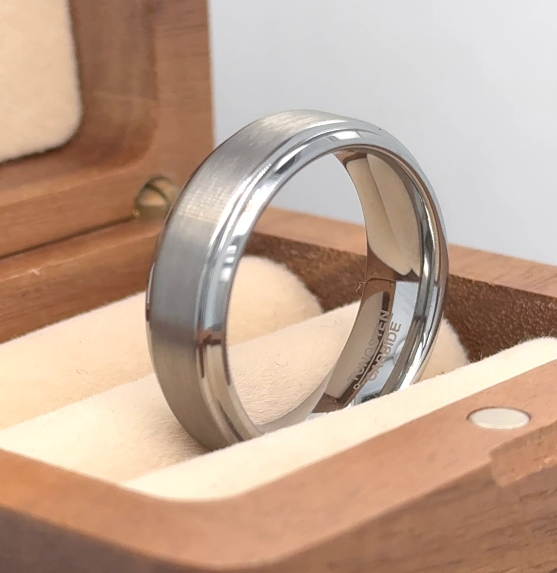 Men’s 7mm Silver Tungsten Ring – Beveled Edge Satin Surface Band