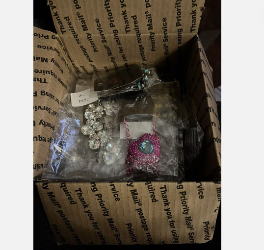 FASHION JEWELRY 24 PIECE GRAB BAG – BAGGED NO TANGLES & CARDED