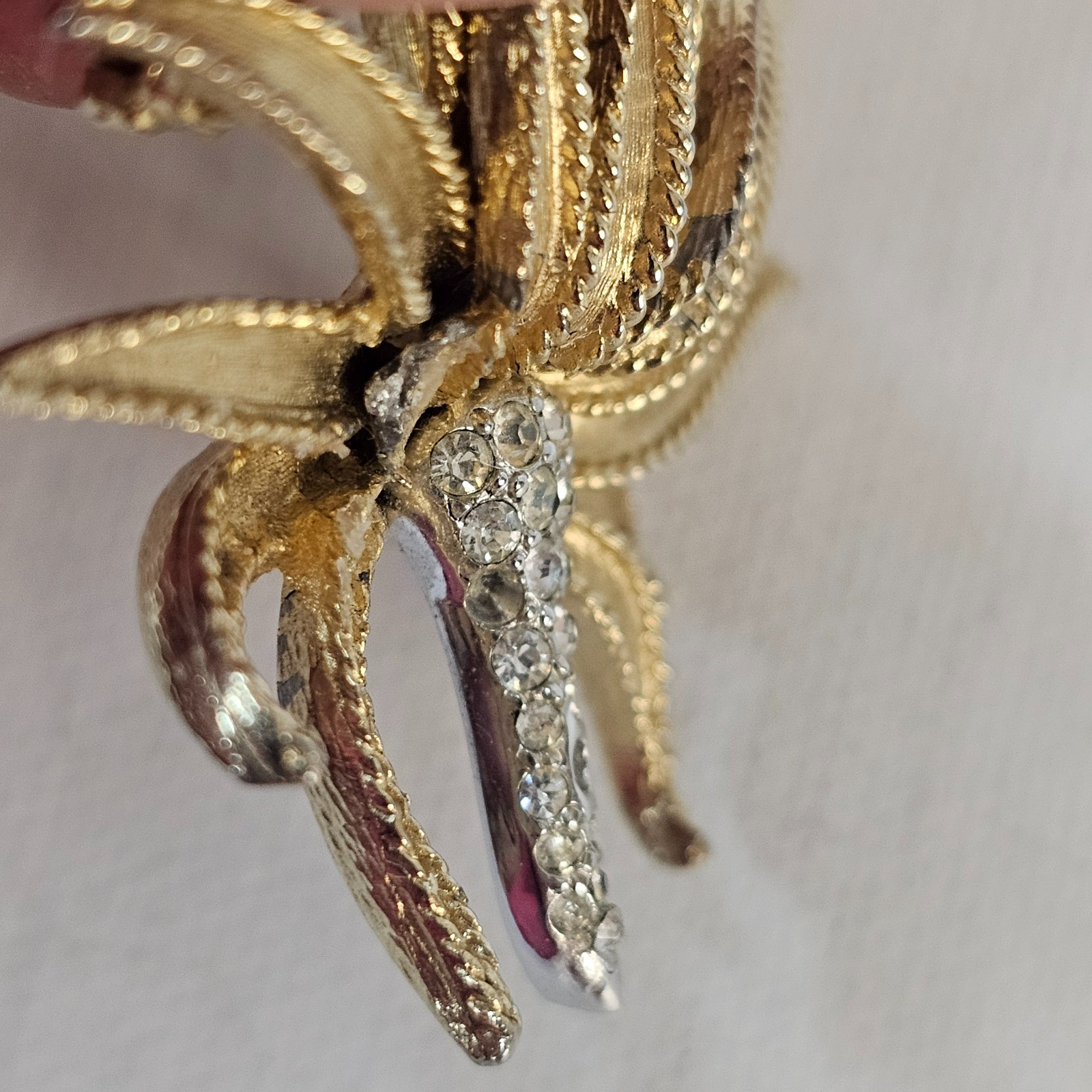 Boucher 7942P Leaf Bouquet Brooch Flower Plant GoldTone Clear Rhinestone Damaged