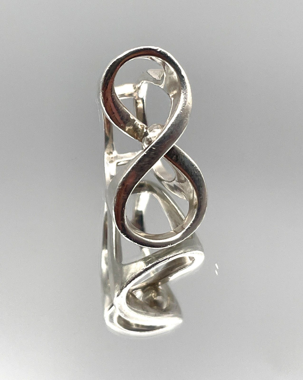 925 Sterling Silver Solid Infinity Symbol Ring Size 8. Weight: 12.0g Heavy piece