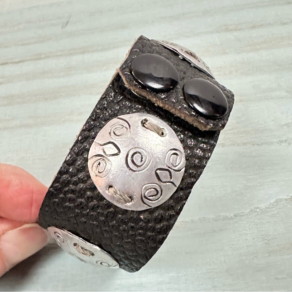Textured leather leather bracelet with silver hammered discs