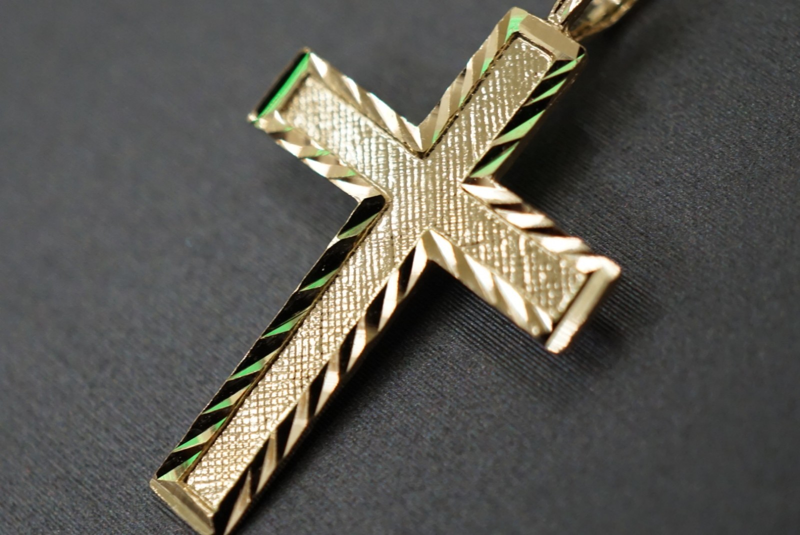 14K Solid Yellow Gold 1″ Diamond Cut Men Women Cross Charm Pendant.