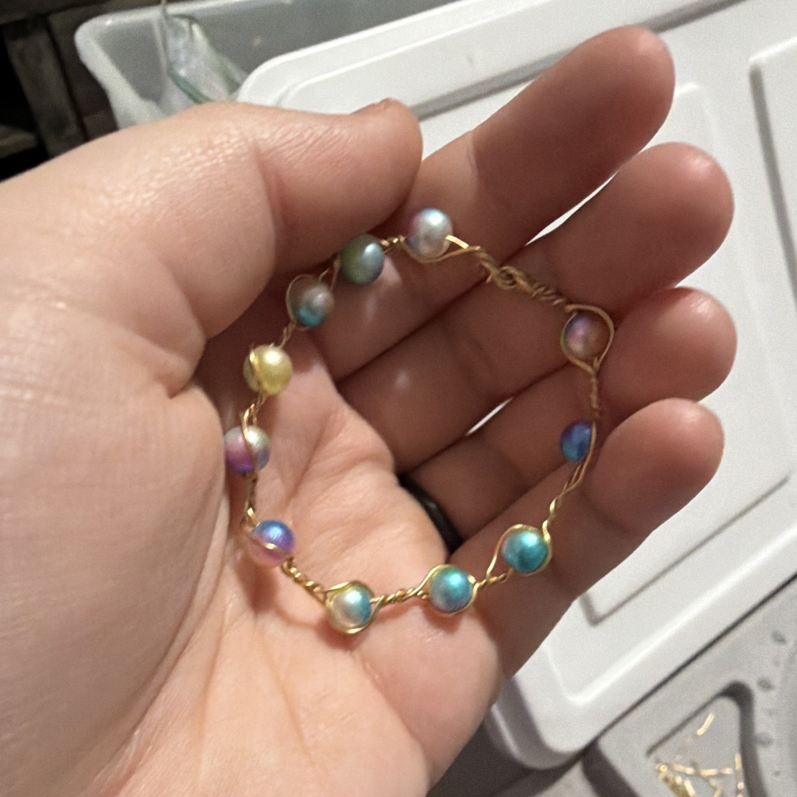Multicolor Round Beaded Wire Chain Metal Bracelet, Unisex Adults