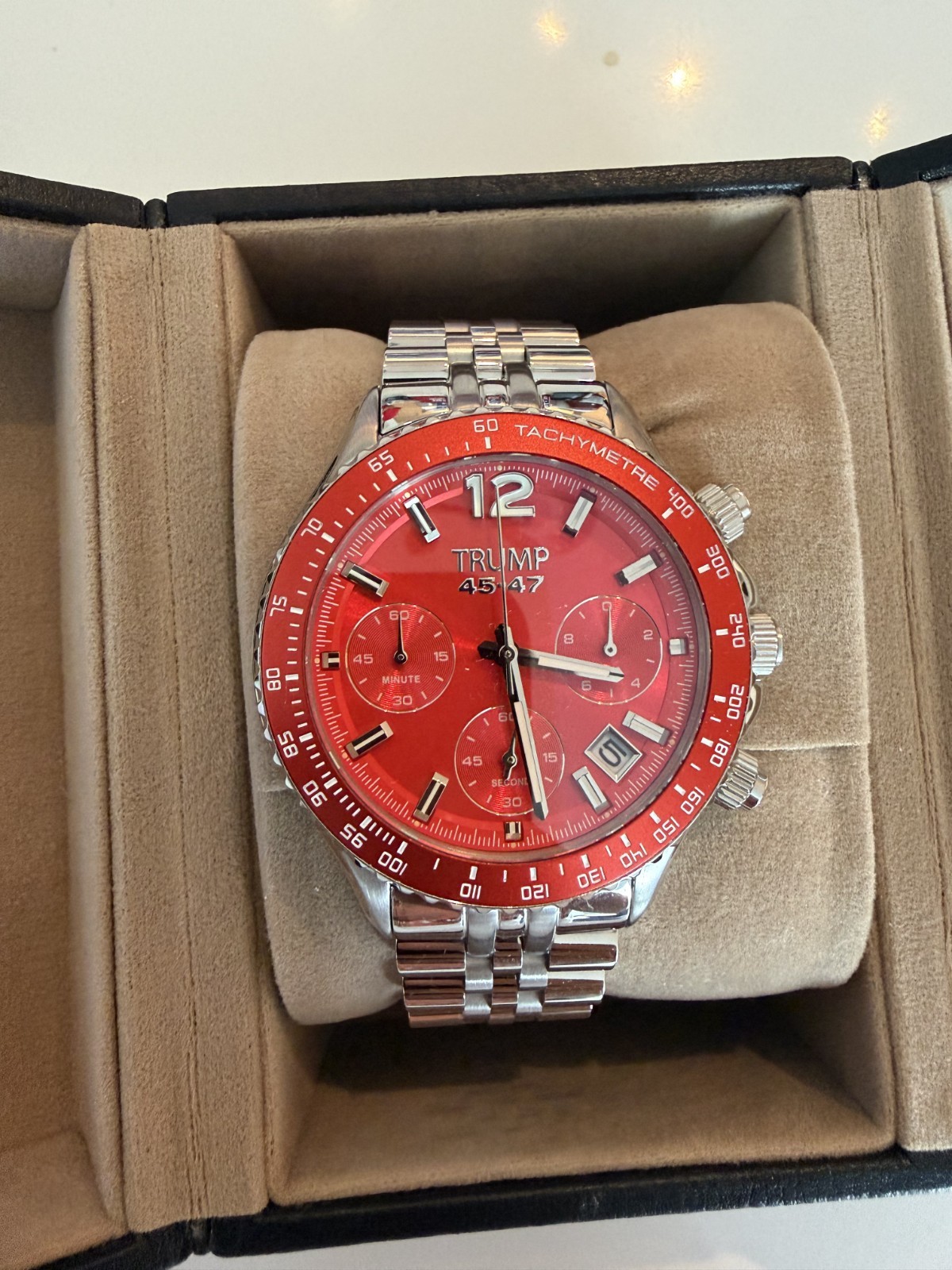 Donald TRUMP 45-47 Watch Fight Fight Fight Red Men’s New with Authenticity.