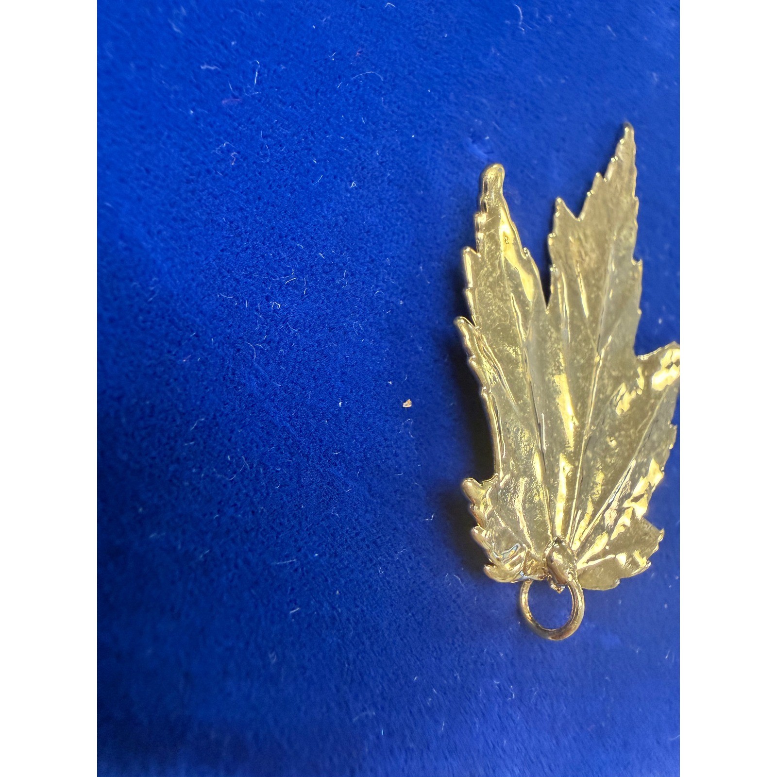 Gold Tone Maple Leaf Pendant Textured Botanical Autumn Nature Jewelry
