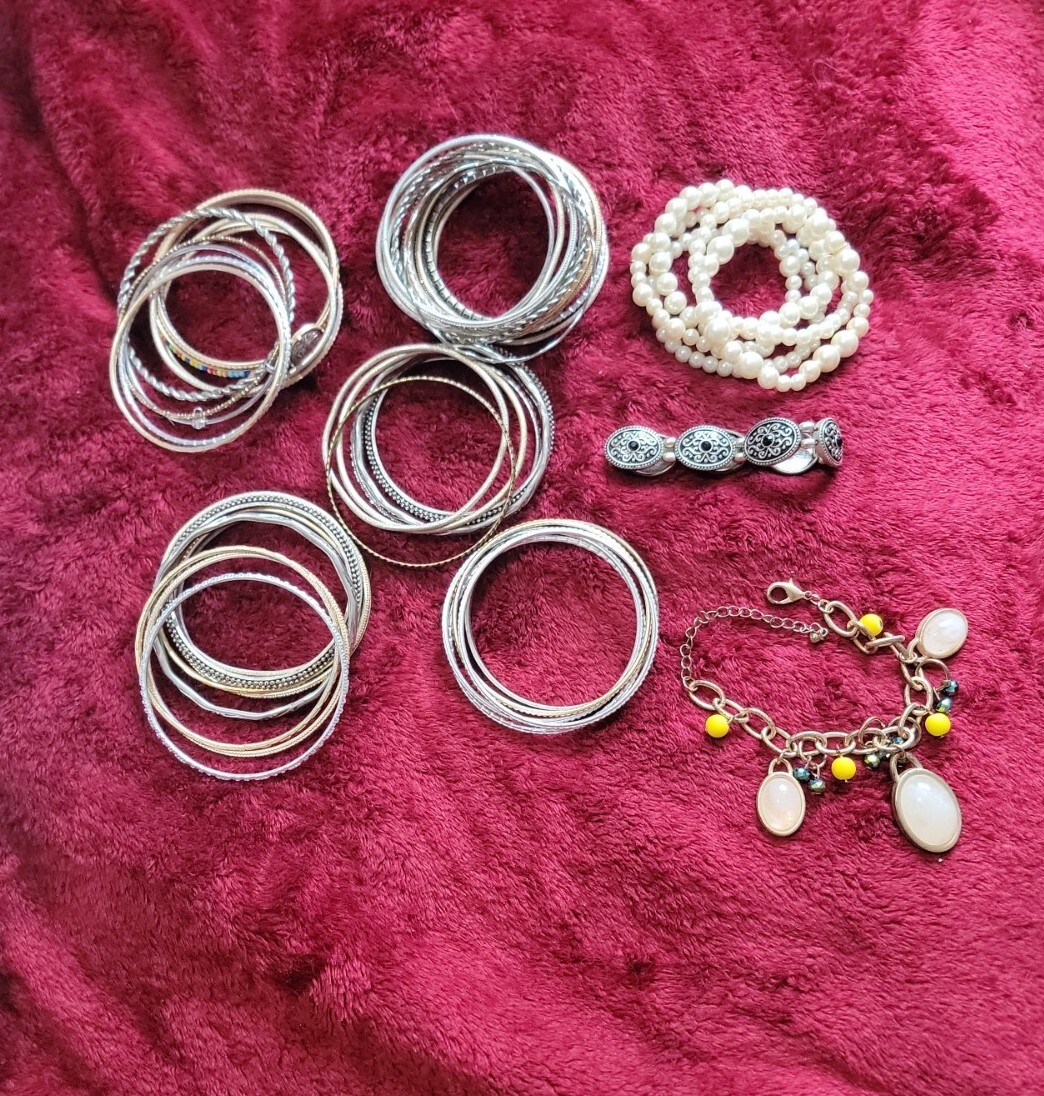 Paparazzi jewelry Lot of more than 50 Bracelets