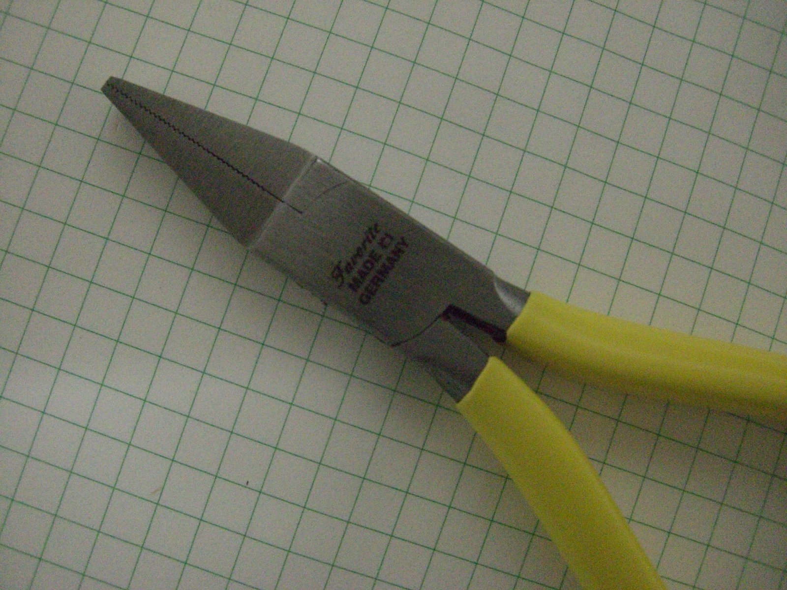 JEWELERS PRECISION FLAT NOSE PLIER SERRATED JAWS 5″ LONG MADE IN GERMANY