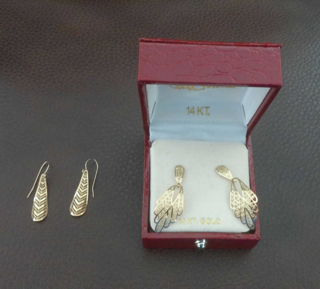 1 PAIR OF VINTAGE 14K GOLD FILLAGREE & 1 PAIR OF LAZER CUT EARRINGS