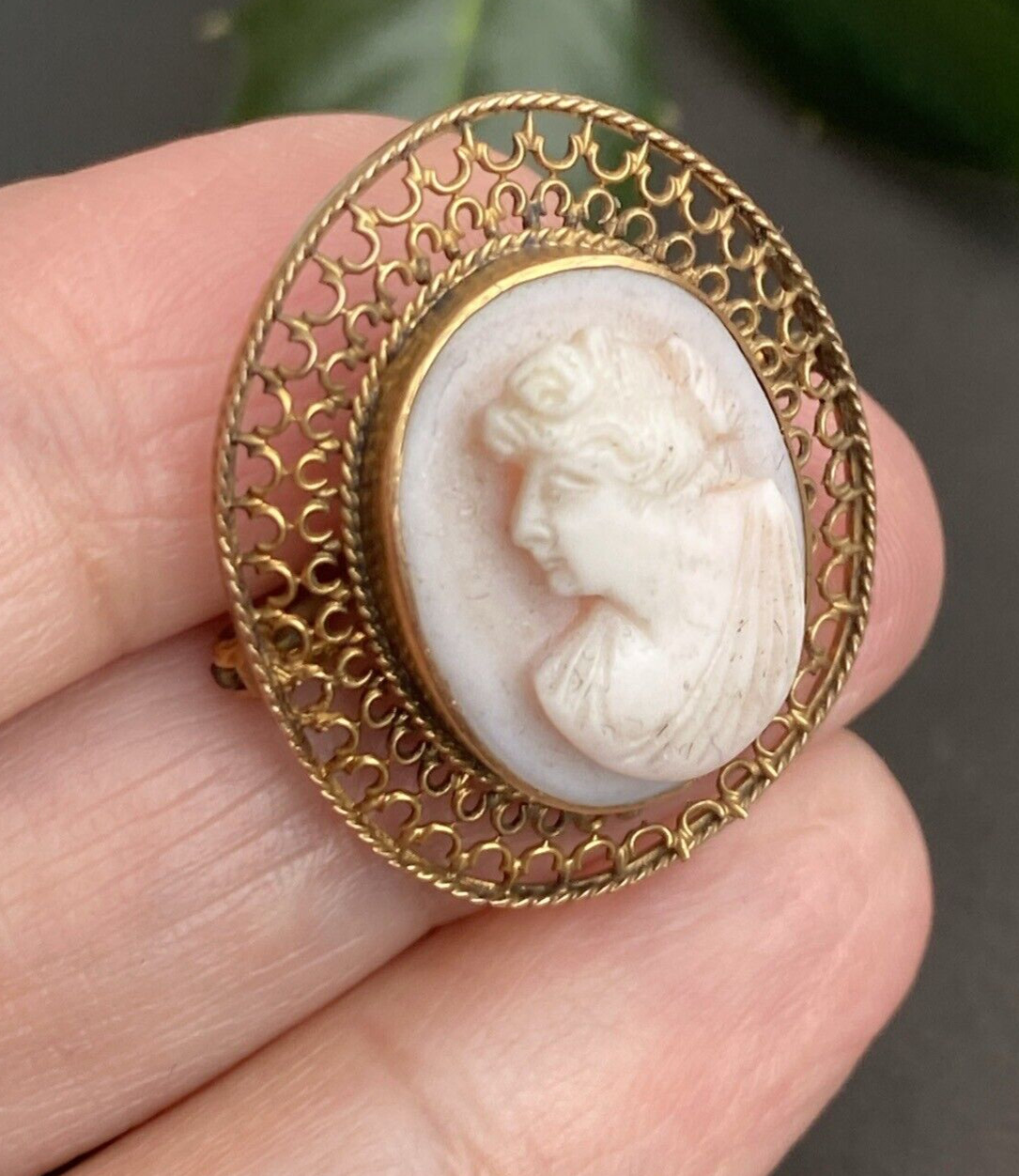 14K Yellow Gold Coral Cameo Brooch Antique Goddess Beauty Profile Fine Jewelry