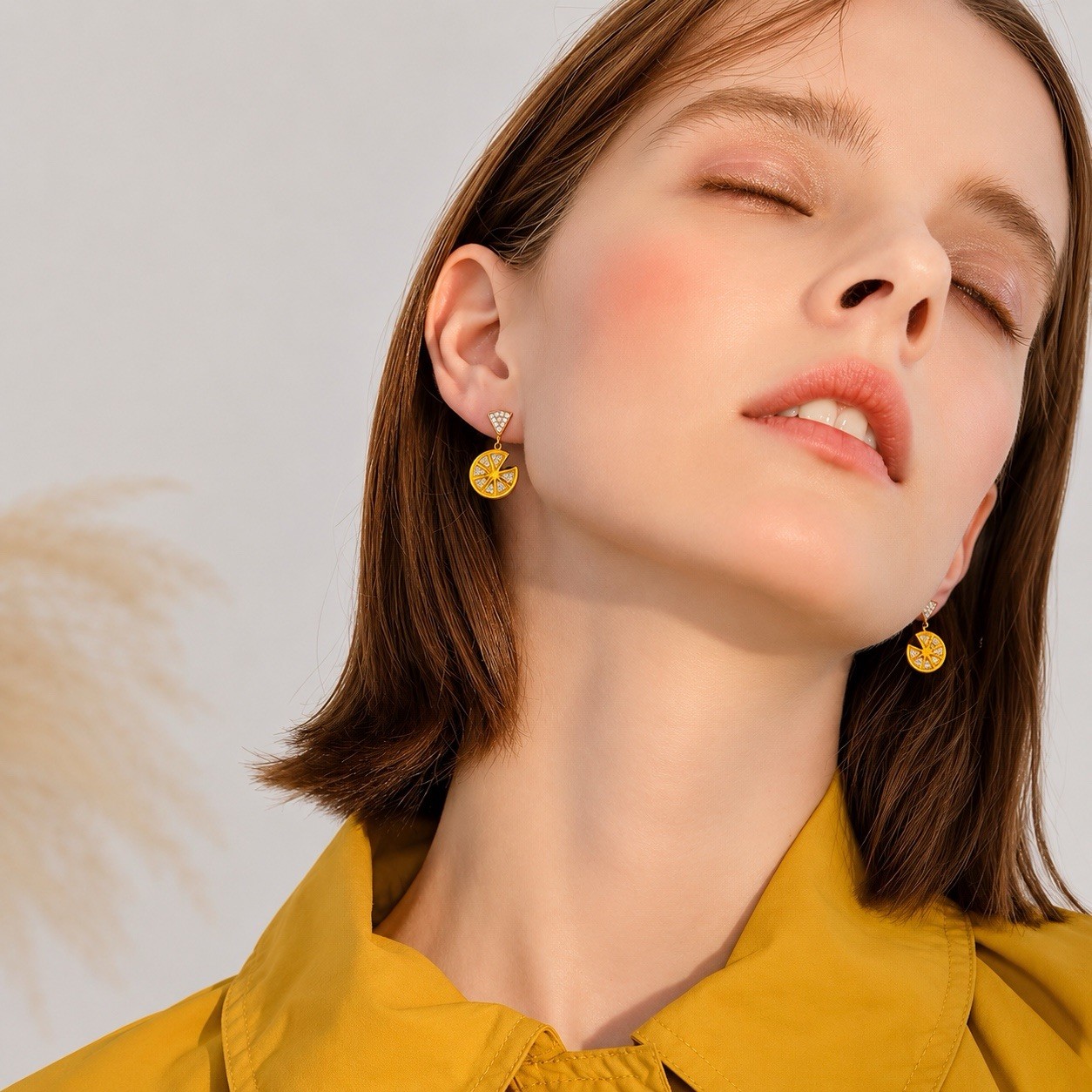 Gold Tone Clear Crystal Citrus Slice Stud Dangle Drop Earrings Post Back Lobe
