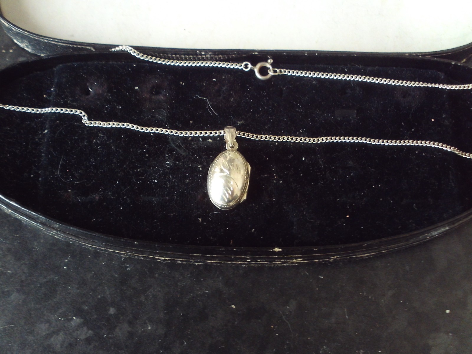 925 silver 24″ chain necklace 1 mm width 925 silver 15 mm opening oval lockett