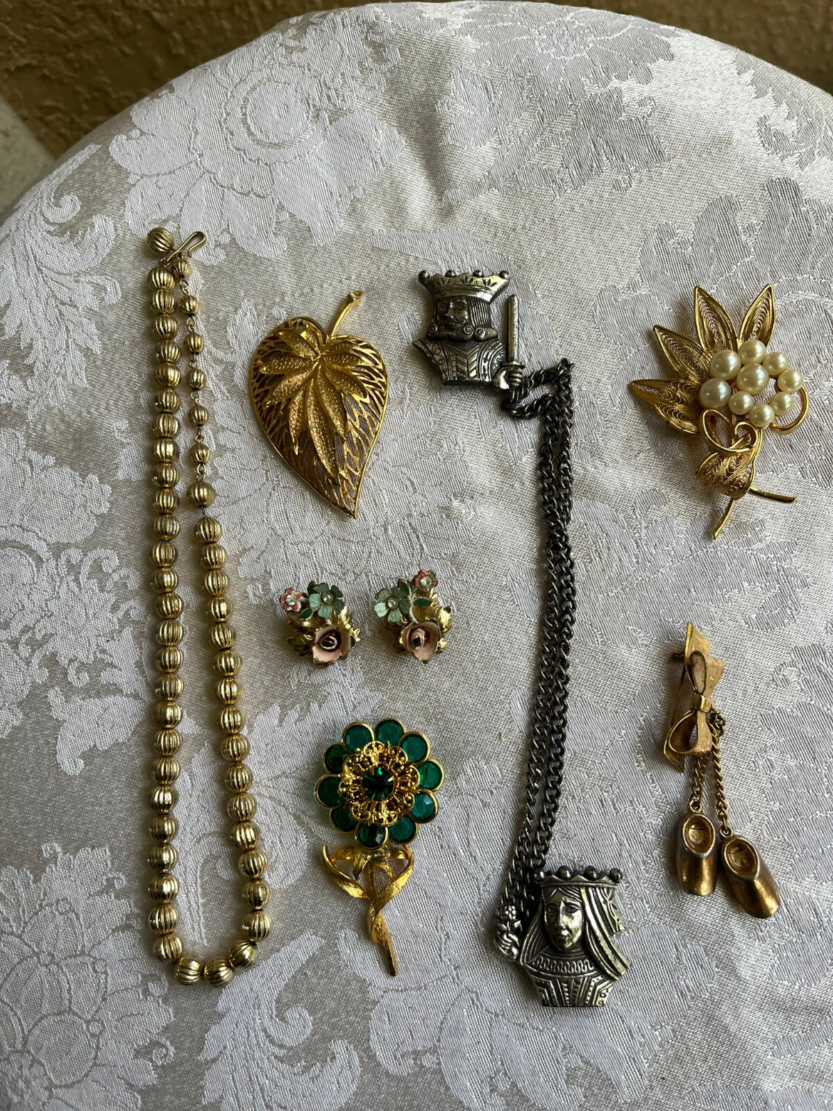 #5-Lot Of 7 Signed CORO Vintage Jewelry – 5 Pins 1 Pair of Earrings 1 Necklace