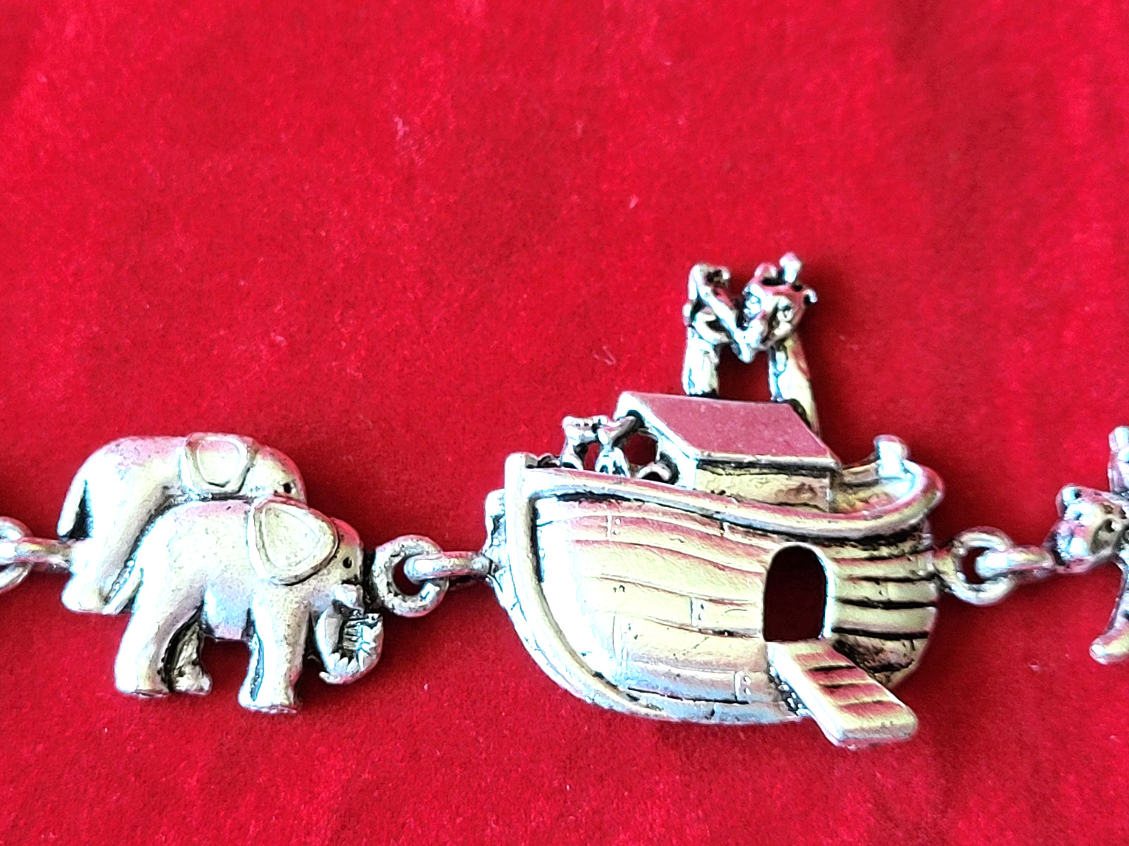 Noah’s Ark Silvertone Metal Bracelet Measuring 7″ Long