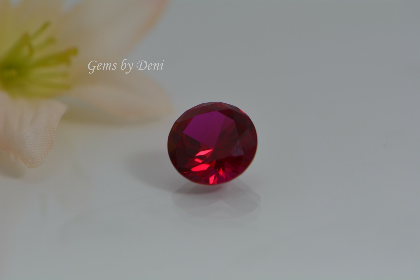 Lab-Created Ruby Round Shape Corundum (2mm-16mm).