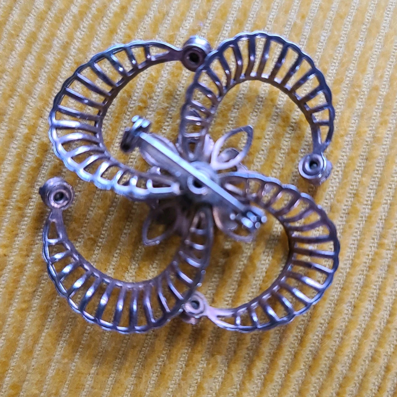 Vintage Brooch Garnets Swirl Pinwheel Pin Filigree Silver Brass 2″ No Mark