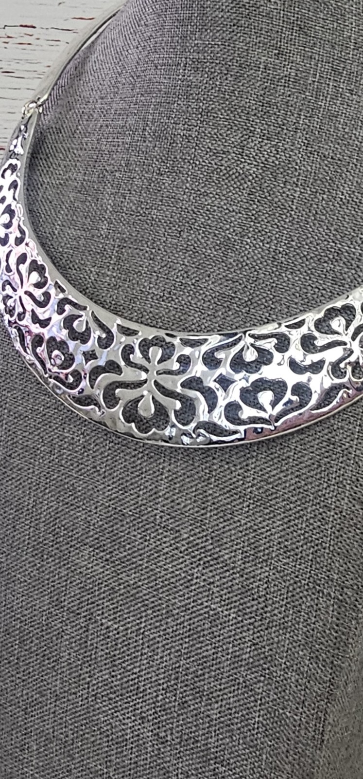 Scroll By Dillard’s NWT Silver tone Nickel Free Adjustable Collar Necklace