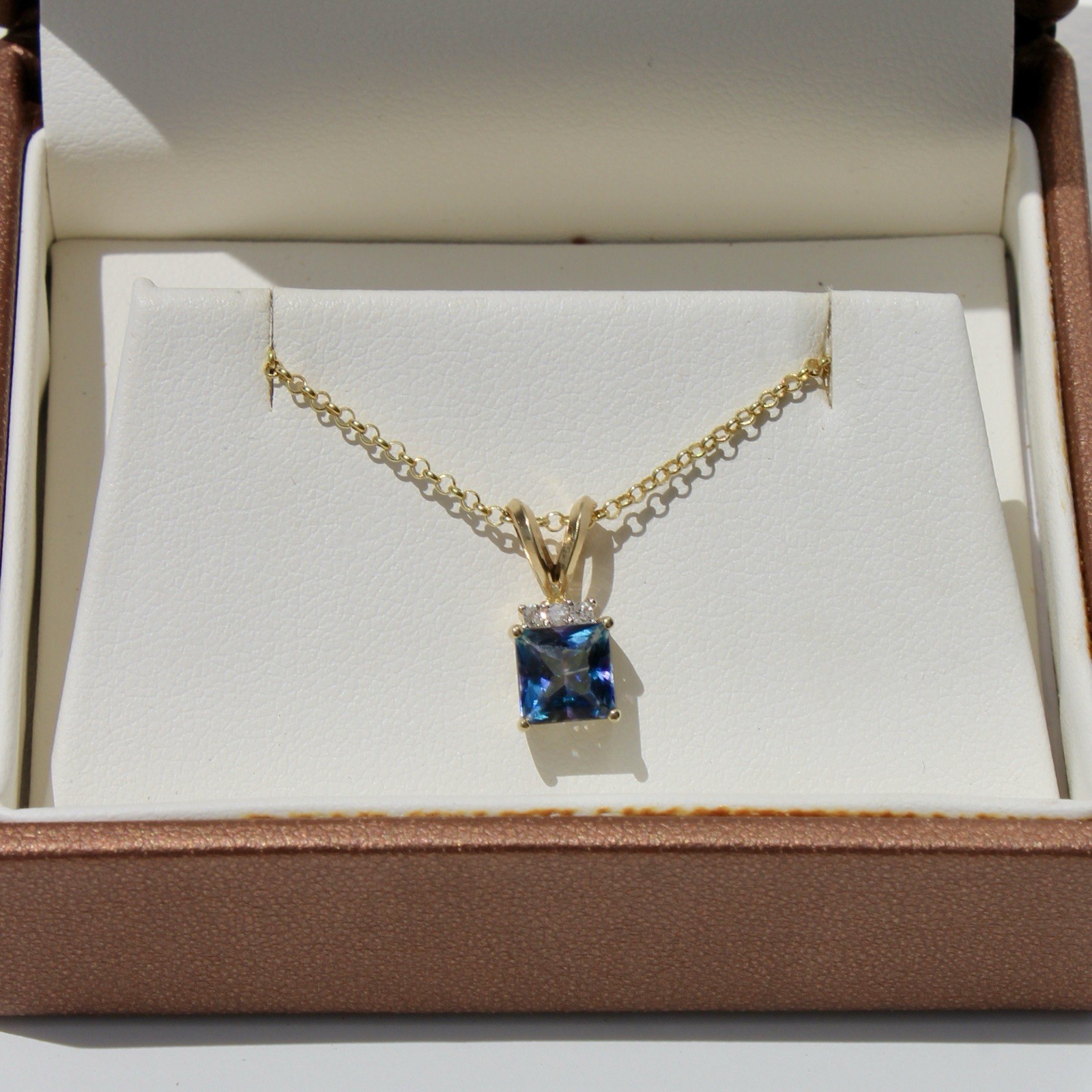 Alexandrite & Diamond Pendant, 1.37 Carats 10K Gold