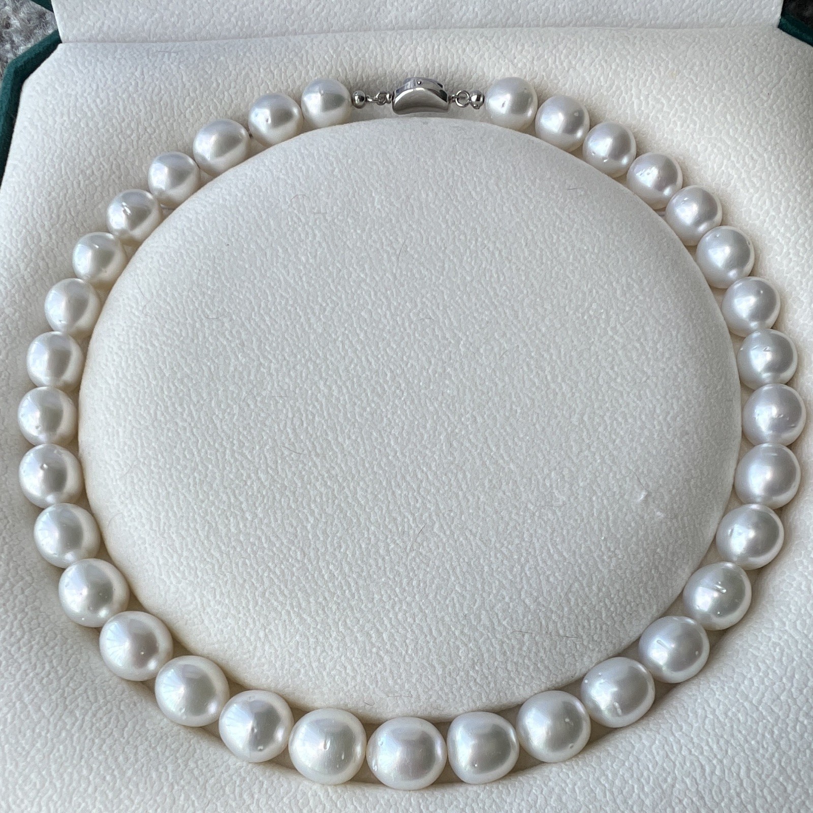 South Sea White Cultured Pearl Necklace 10.1-12.4mm 33pcs