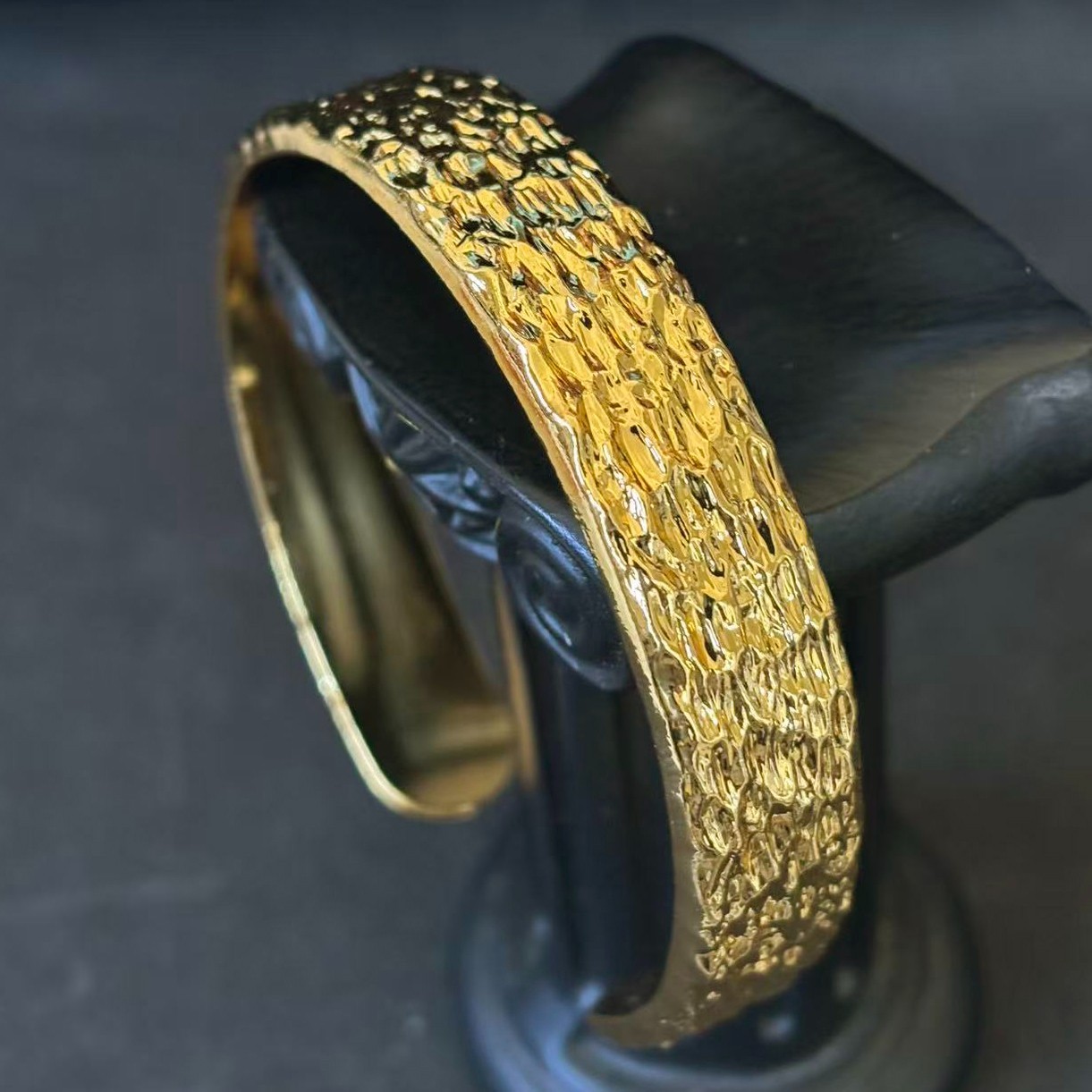 Vintage Cuff Bracelet Bangle Gold-plated (NOT SURE) No mark, 8 inch (adjustable)