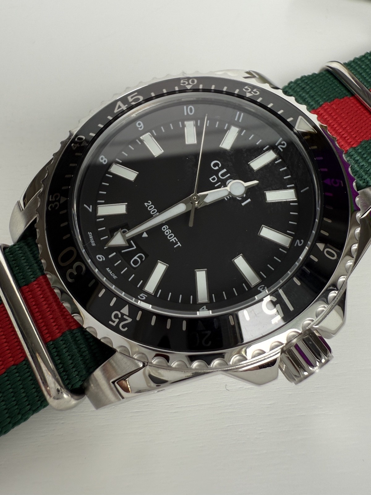 Gucci Dive YA136206 Men’s Watch – Red/Green