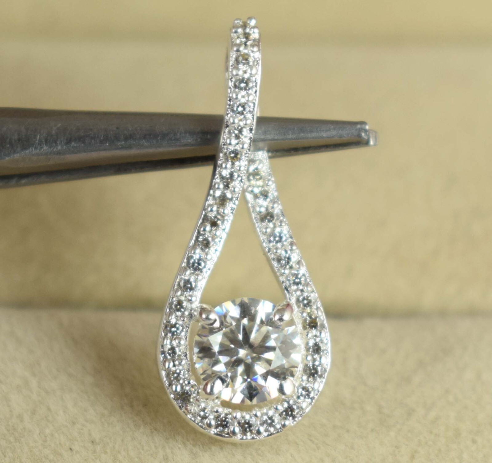1.45 Carat White Round Brilliant Cut Diamond Solitaire Certified Pendant SEE VDO