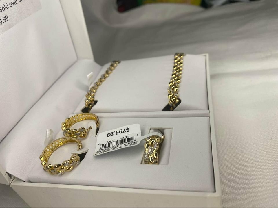 1.00 CTW Gold Over Silver Oval Link Set, Ring Size 7 MSRP $800 New W/ Tags
