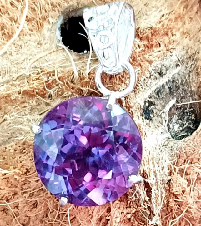 Natural Alexandrite Pendant Bi-Color Gemston,925 Sterling Silver Pendant 32.6 Ct