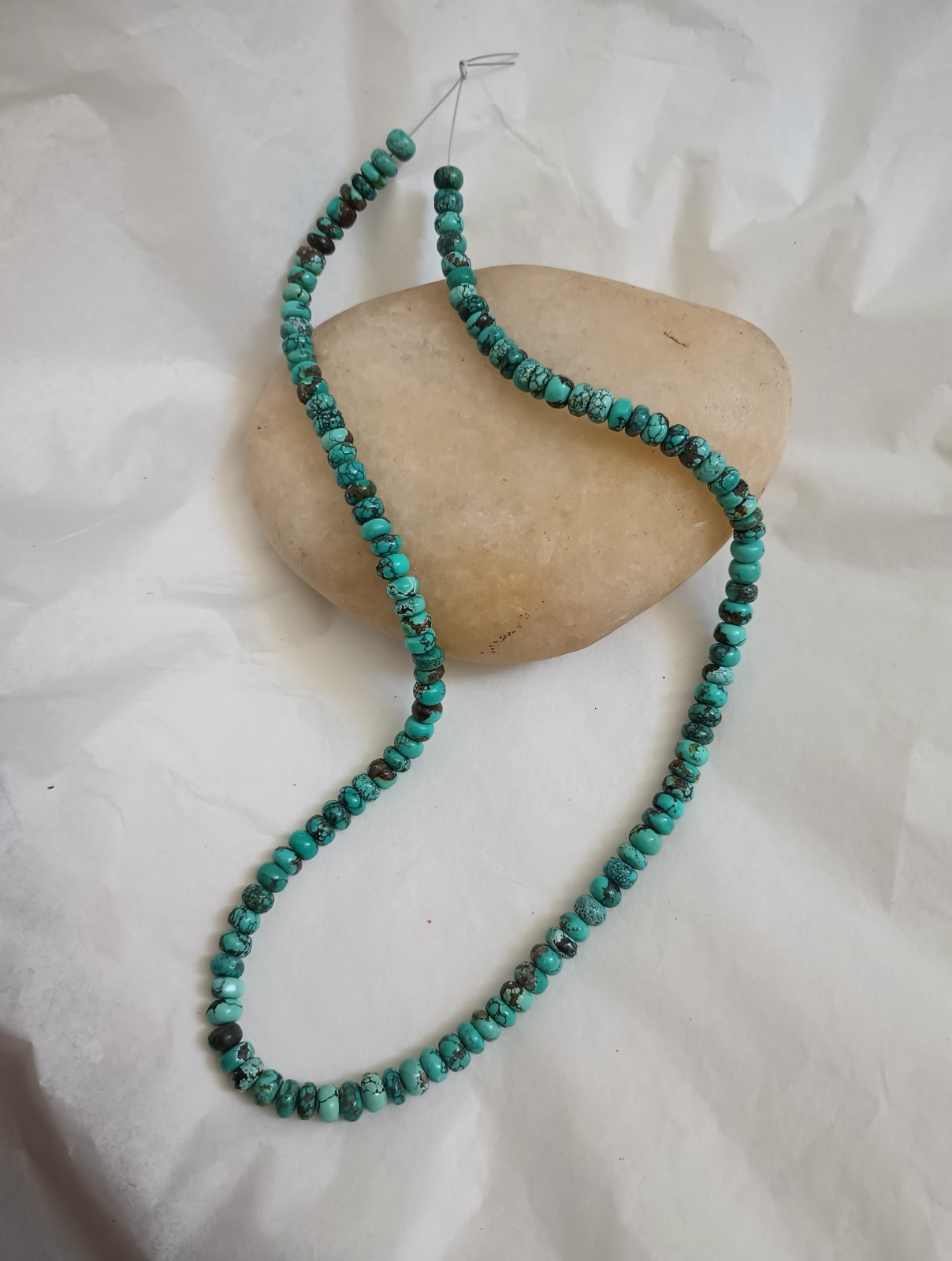 OLD STOCK HI-GRADE HUBEI TURQUOISE 5-6.5MM RONDELLE BEADS – 17.75″ – 1709E