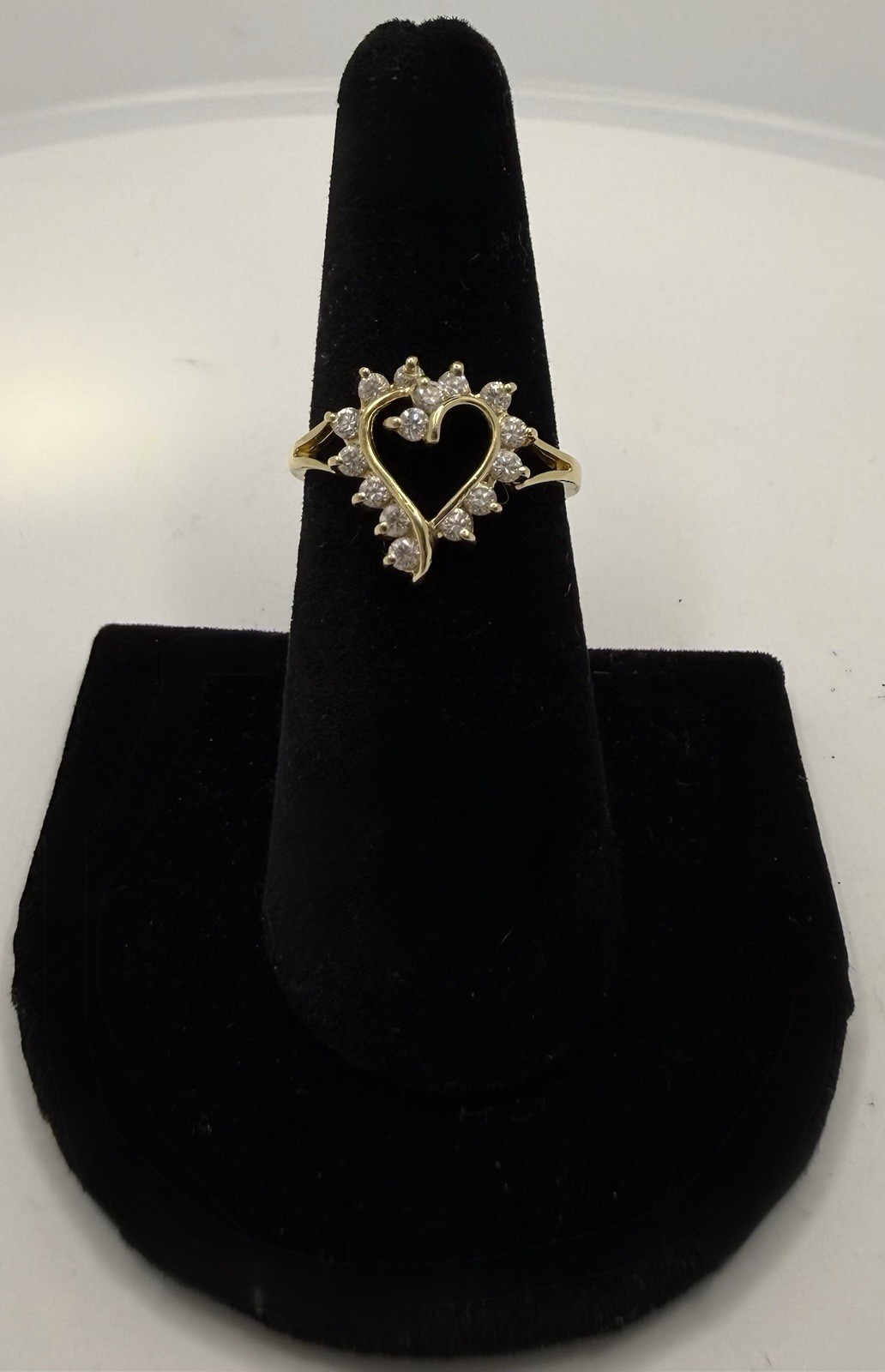 14 K Gold Heart Ring. Size 6.5. (total weight 3.1g)