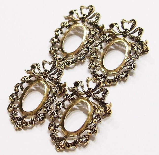 4 of 25x18mm Antique Gold Heart Wreath Pin/Brooch or Pendant Settings, Nice