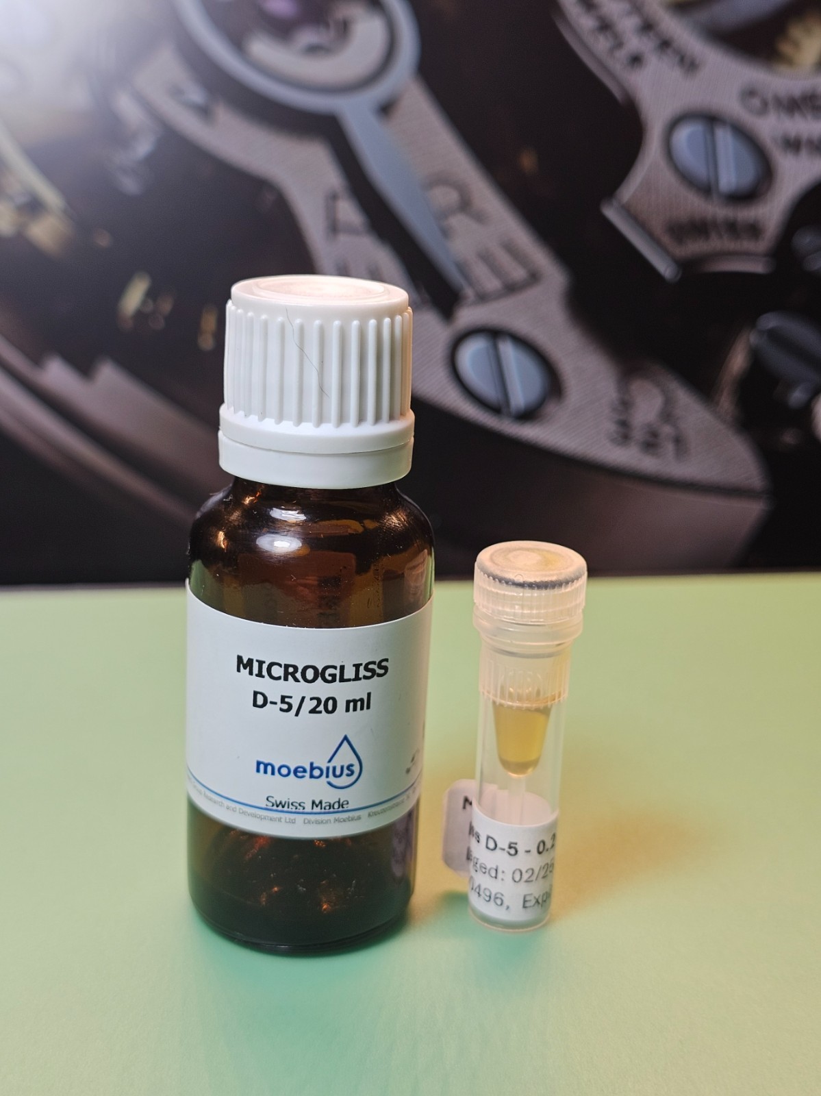 Moebius Watch Oils Kit: Bergeon Oiler, Oil Dish, Repackaged Oils 0.2ml
