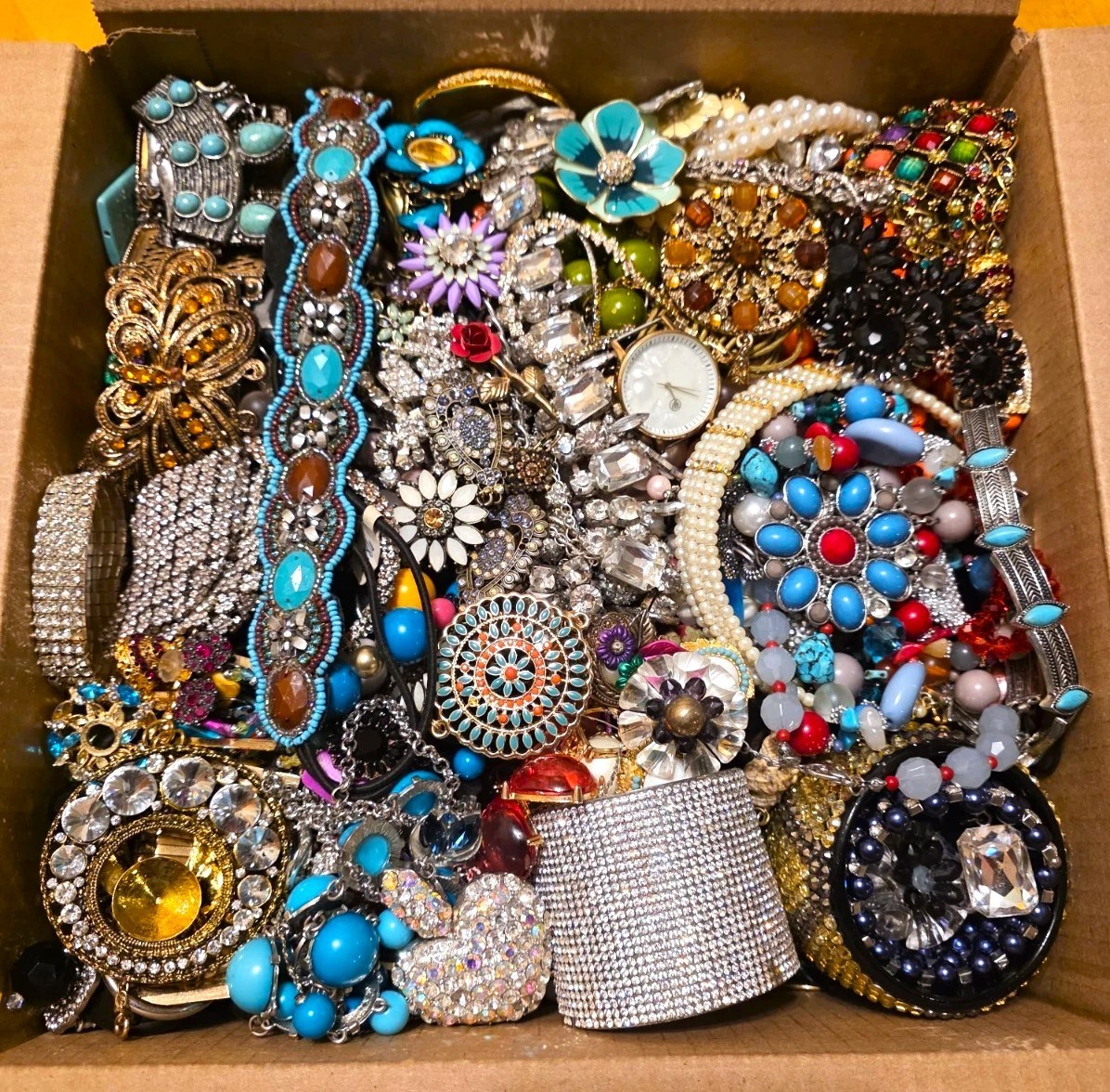 Huge Unsearched Jewelry Lot 3 Lb Vintage & Mod Junk & Wear Necklaces Brooches ++